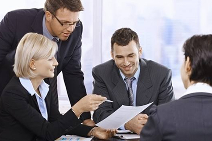 家门口喇叭催债是否构成违法行为？